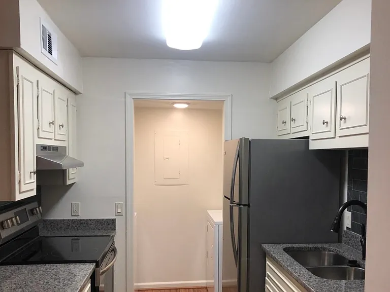 2905 Burch Ave #12 — Photo 27