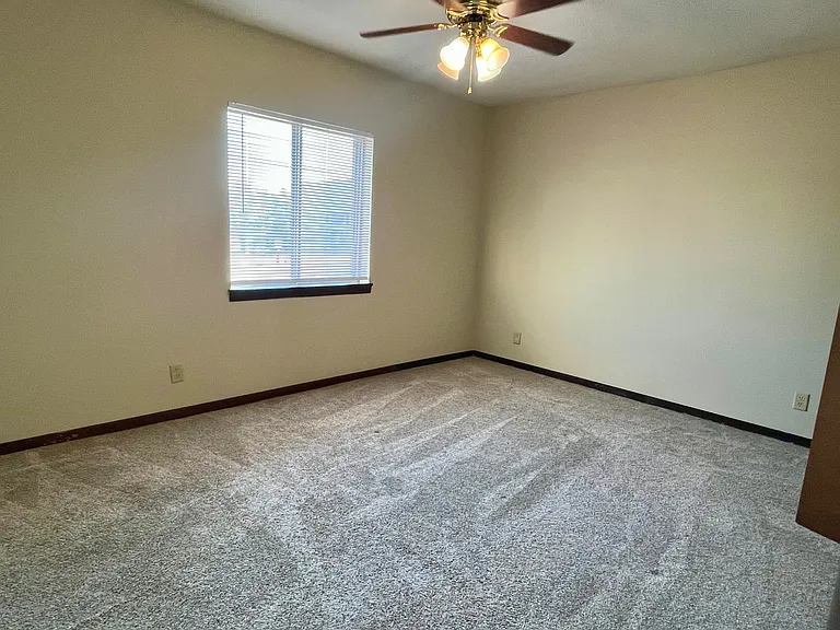 317 W Washington St #I — Photo 4