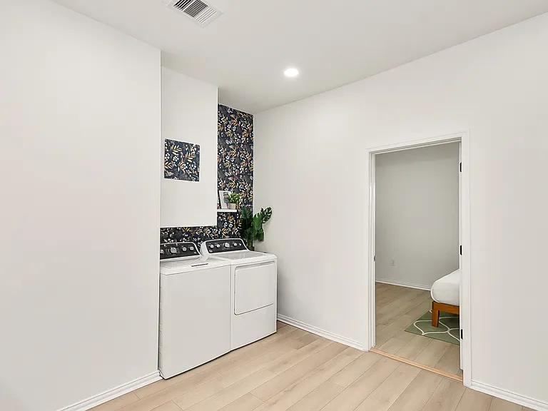 217 N Everton St — Photo 30