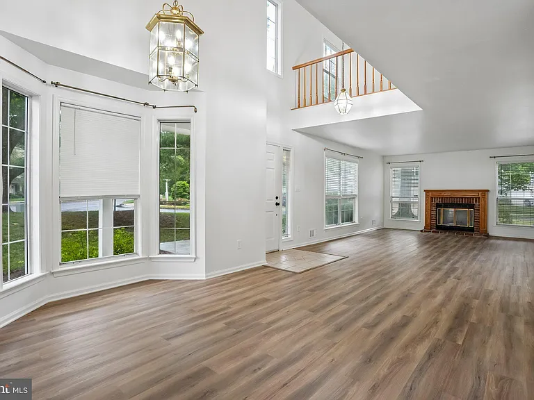 1 Colebrook Ct — Photo 4