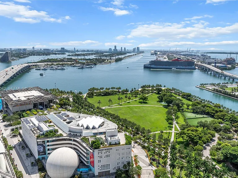 1100 Biscayne Blvd #3404 — Photo 4