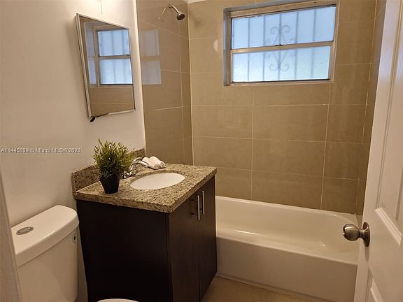 5th image of 428 NE 82nd St APT 4E