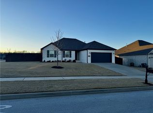 1519 N Pershing St, Fayetteville, AR 72704