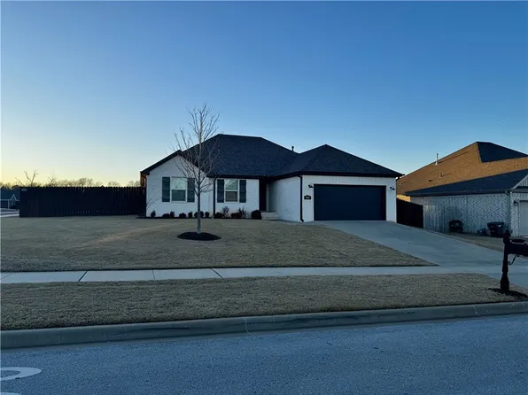 1519 N Pershing St, Fayetteville, AR 72704