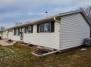 626 Appletree Ln, Moorhead, MN 56560