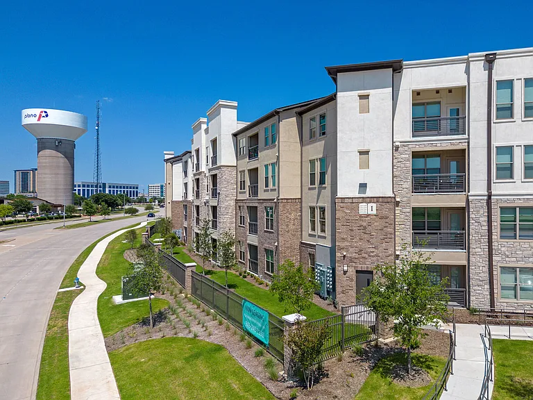 Mariposa Communications Parkway 55+ Apartment Homes — Photo 10
