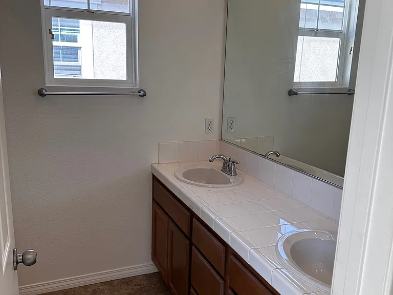 715 Nile River Dr — Photo 13