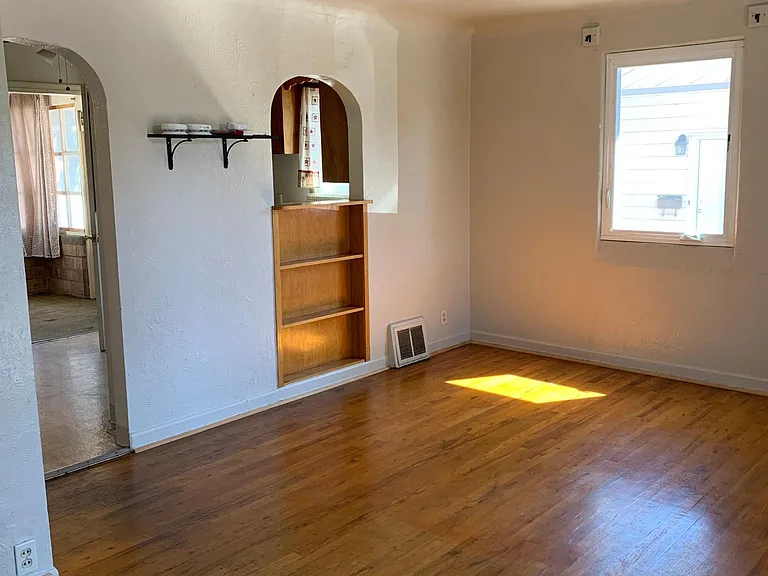 1342 Texas Ave — Photo 4