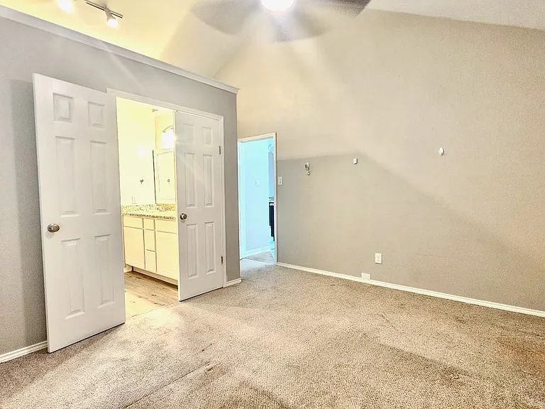 500 Lake Forest Dr — Photo 13