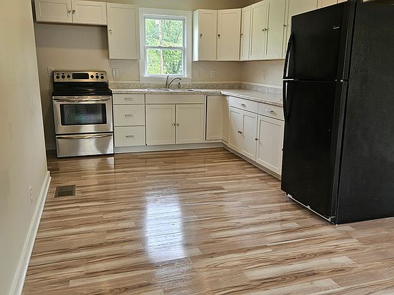 2nd image of 105 Cottonwood Dr