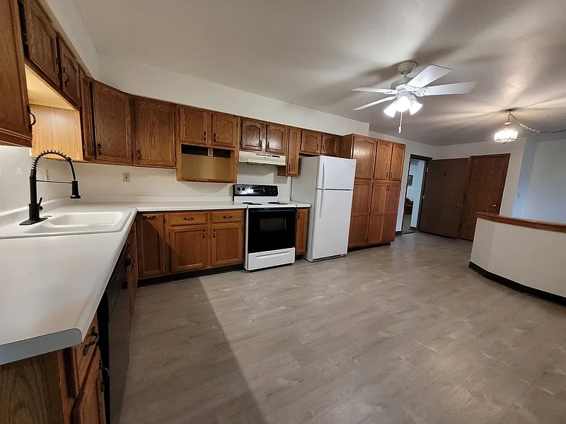 220 Robbins St #5