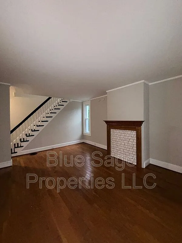 5 bed, 2.0 bath, 1900 sqft, $2,295 — Photo 4