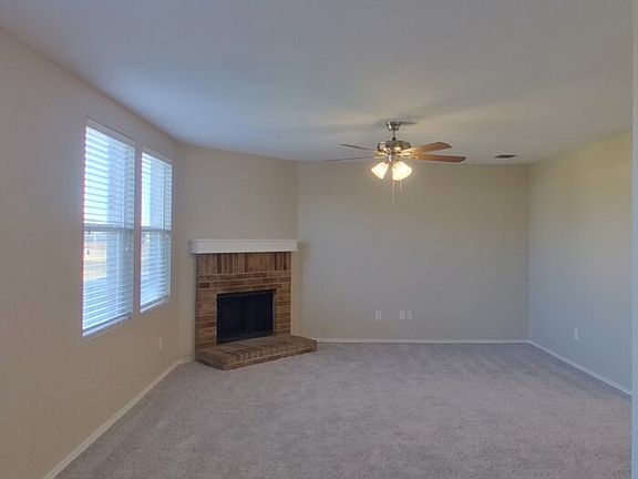 4th image of 1421 Laurel Ln