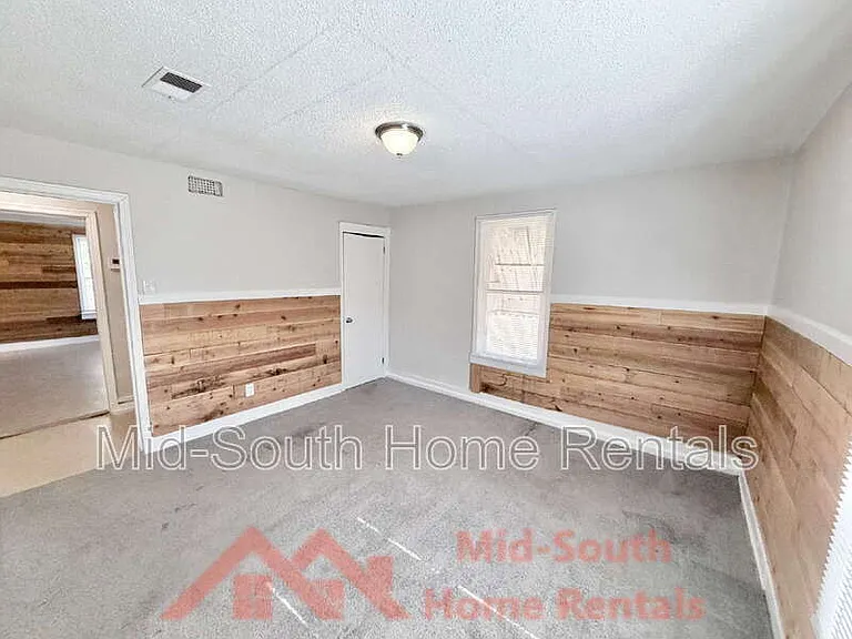 1417 Rayner St — Photo 9