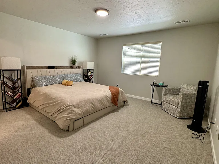 2089 N Thunderbolt St — Photo 18