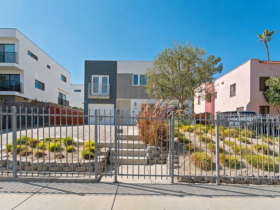 625 N Mariposa Ave #625