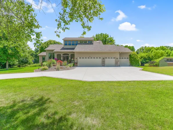 8141 Maplewood Ter, Chanhassen, MN 55317