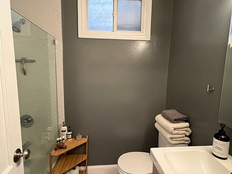 1908 E St NE #A — Photo 13