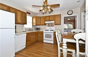 3rd image of 1125 Hall St