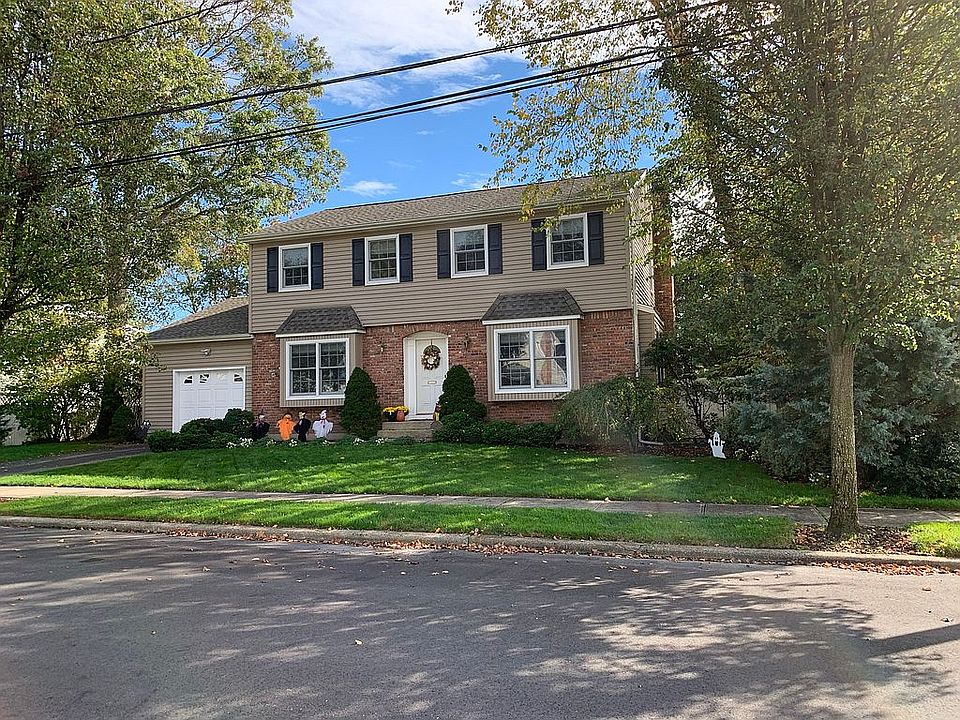 1st image of 67 Floral Dr W