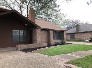 208 E Denton Dr, Euless, TX 76039