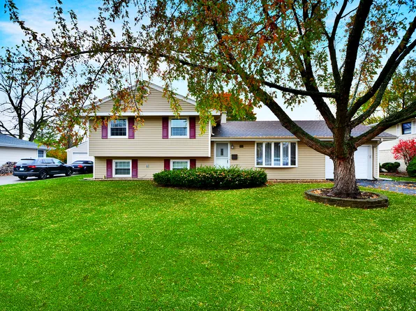 16 Northcrest Rd, Lake Zurich, IL 60047