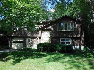 5 Pinebrook Dr, Easthampton, MA 01027