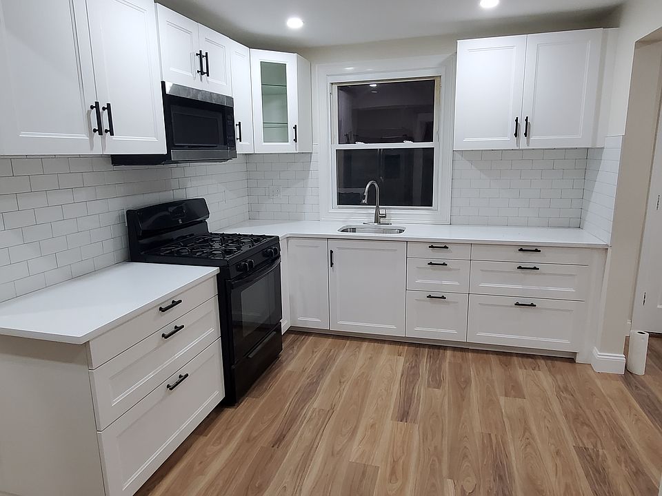 1st image of 42 Bicknell St #2