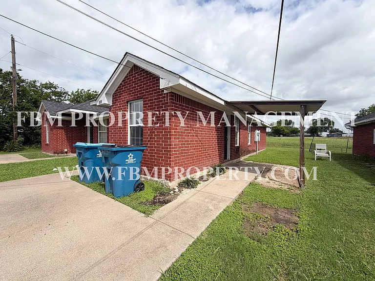 212 W Lamar St — Photo 1