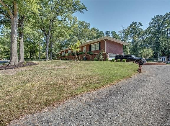 3rd image of 1830 Westbrook Cir