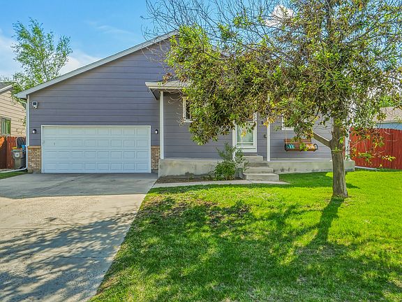 3rd image of 2114 Meadow Dr