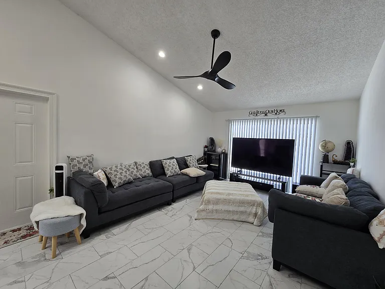 1530 Royal Forest Ct — Photo 25