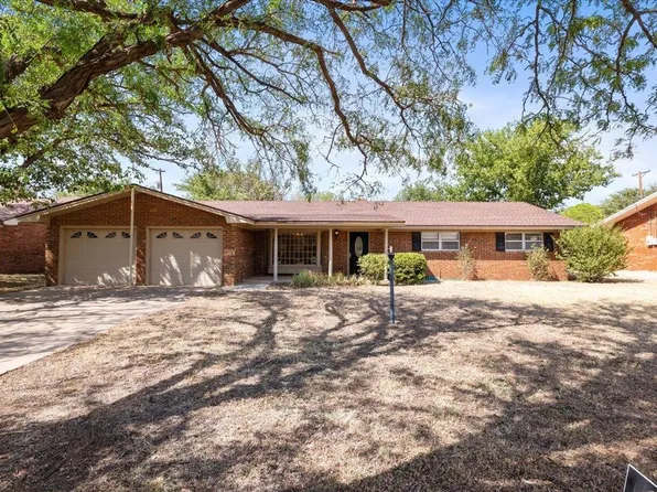 113 Redwood Ln, Levelland, TX 79336