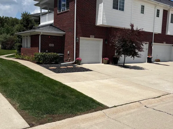 6989 Boulder Pointe Dr, Washington, MI 48094