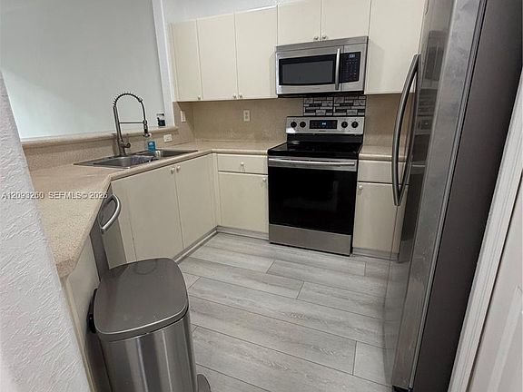 5th image of 1432 SE 25th Ave
