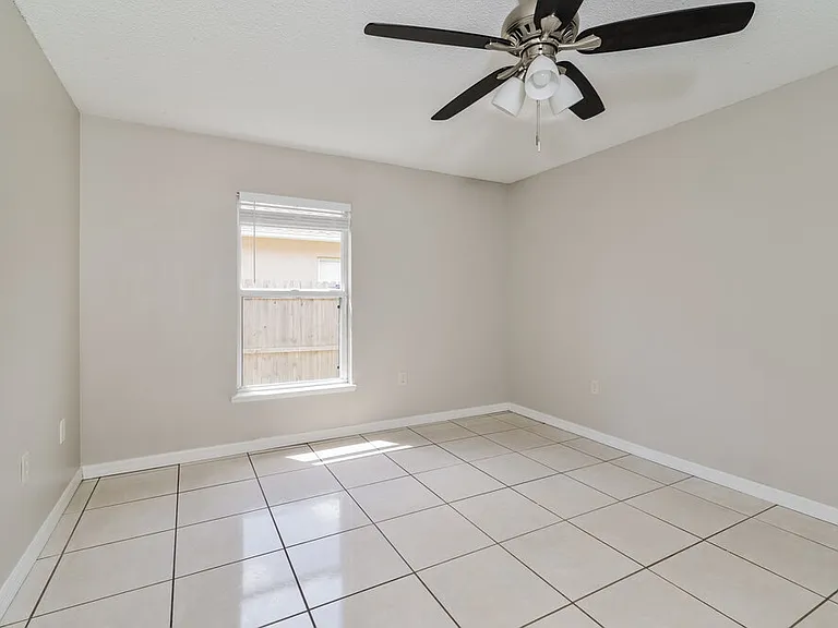 7666 Harbor Bend Cir — Photo 8