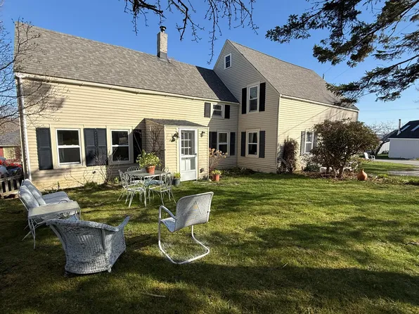 7 Mountain Street, Vinalhaven, ME 04863