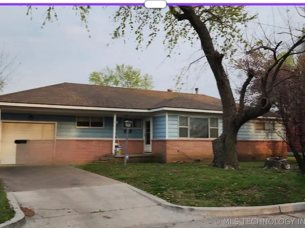 1205 S Russell St, Skiatook, OK 74070