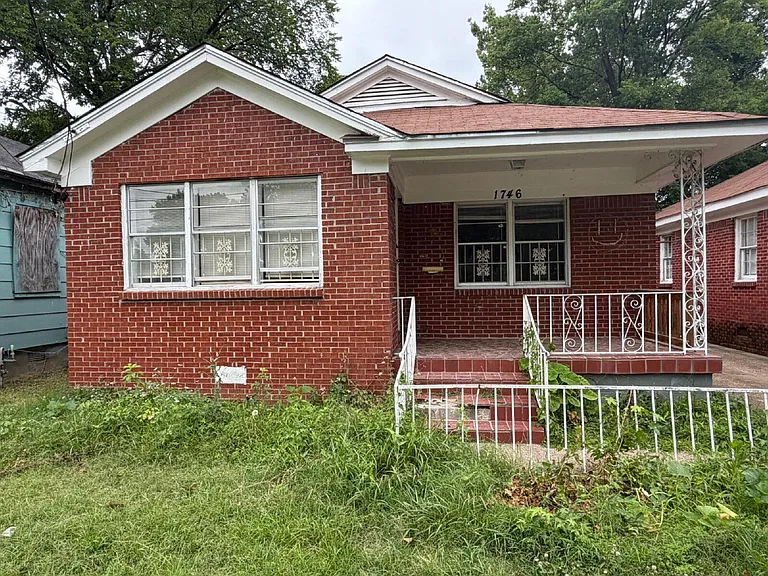 1746 Eldridge Ave — Photo 1