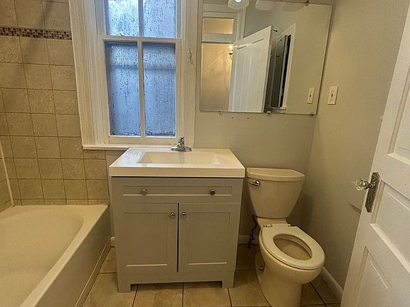 4th image of 222 Harris St #B