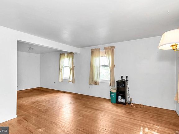 2nd image of 313 Woodlawn Ave