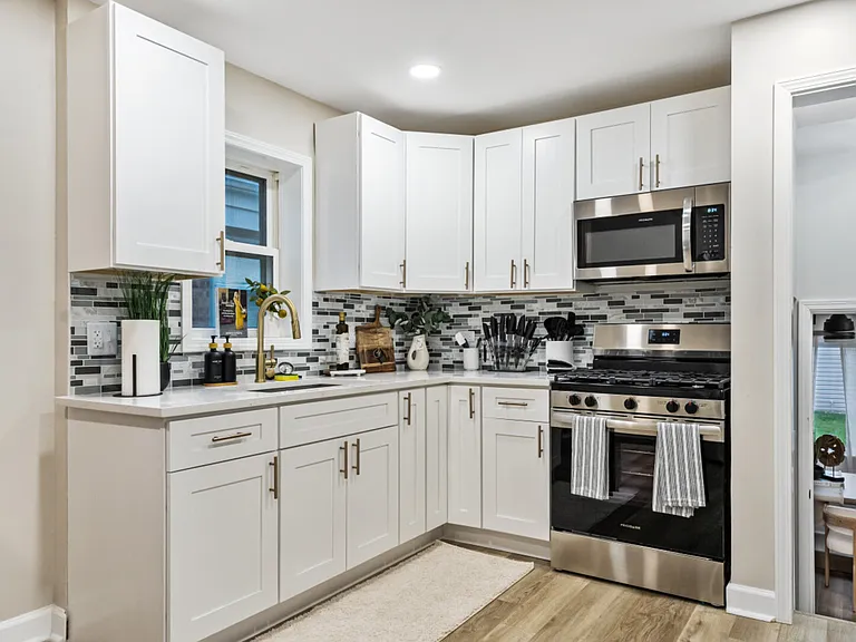 S 52nd Ct — Photo 18