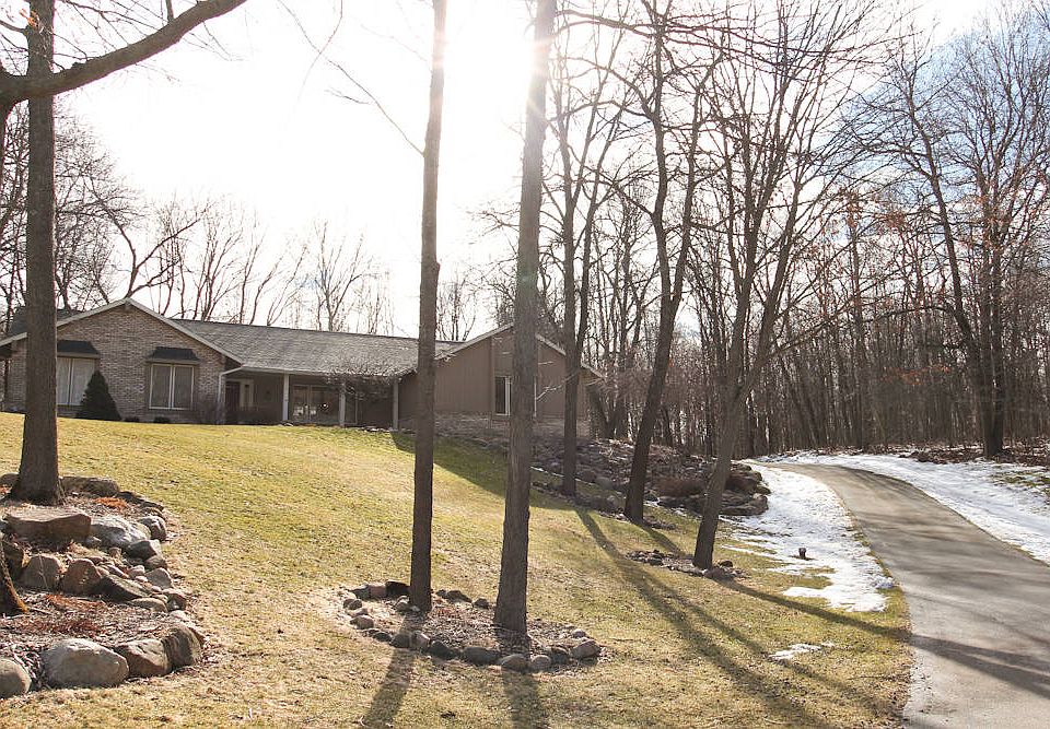 1st image of 8901 Autumnglo Dr