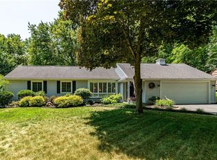 27 Little Brook Dr, Pittsford, NY 14534