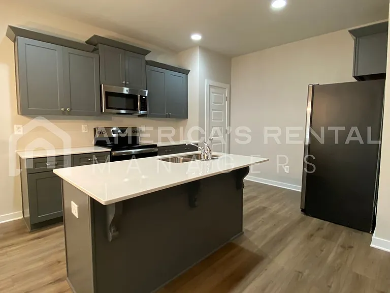 1300 Brookhaven Dr — Photo 7