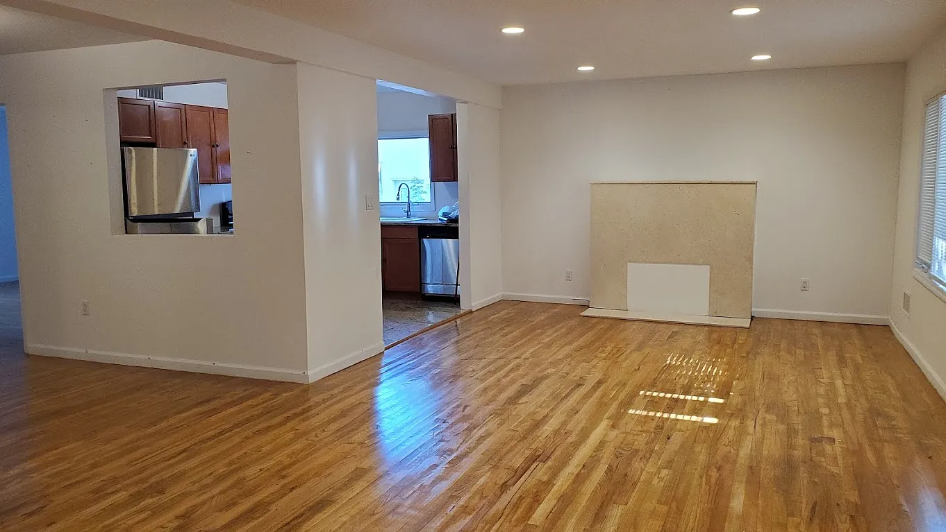 3 bed, 1200 sqft, $3,200 — Photo 1