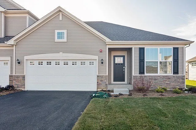1252 Hawk Hollow Dr