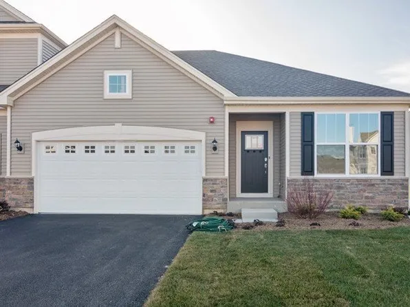 1252 Hawk Hollow Dr, Yorkville, IL 60560