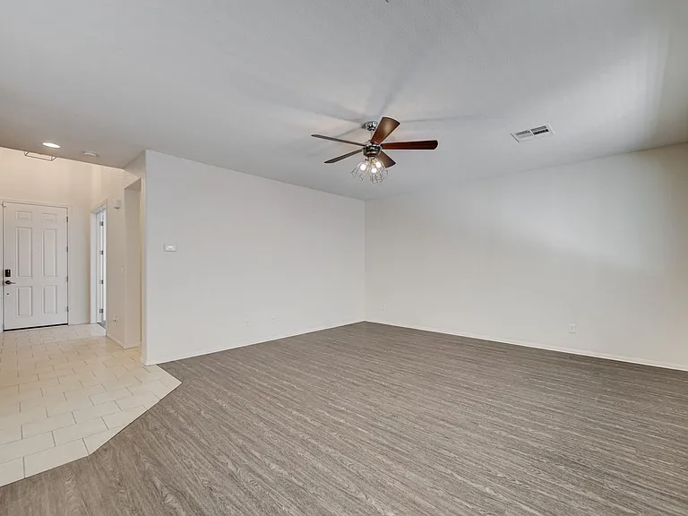 6637 Cliff Shore Ct — Photo 6