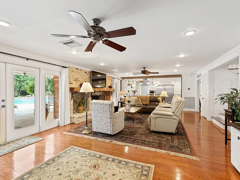 1026 S Morgan Ave — Photo 9